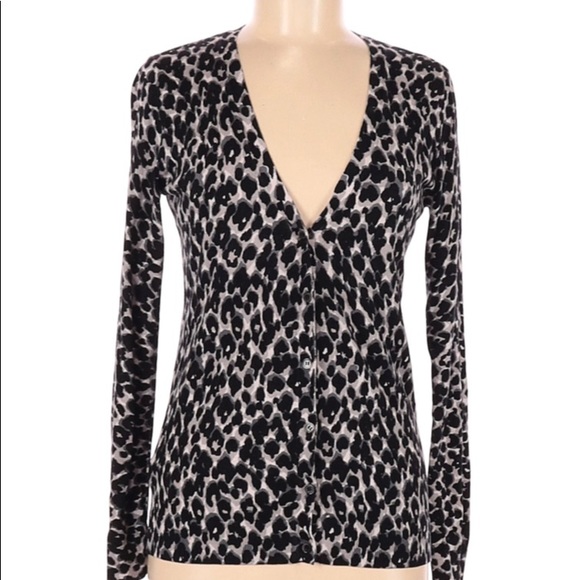 Ann Taylor Sweaters - Ann Taylor V-neck Leopard Long Sleeve Sz Petite M